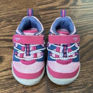Oshkosh toddler shoe size 4
